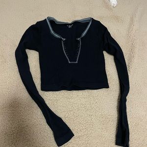 Black longe sleeve crop top